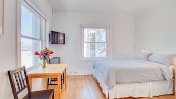 Desk, soundproofing, iron/ironing board, free WiFi