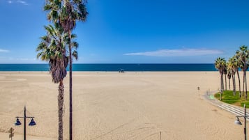 Suite Deluxe, 1 habitación, frente al mar | Vista a la playa o el mar