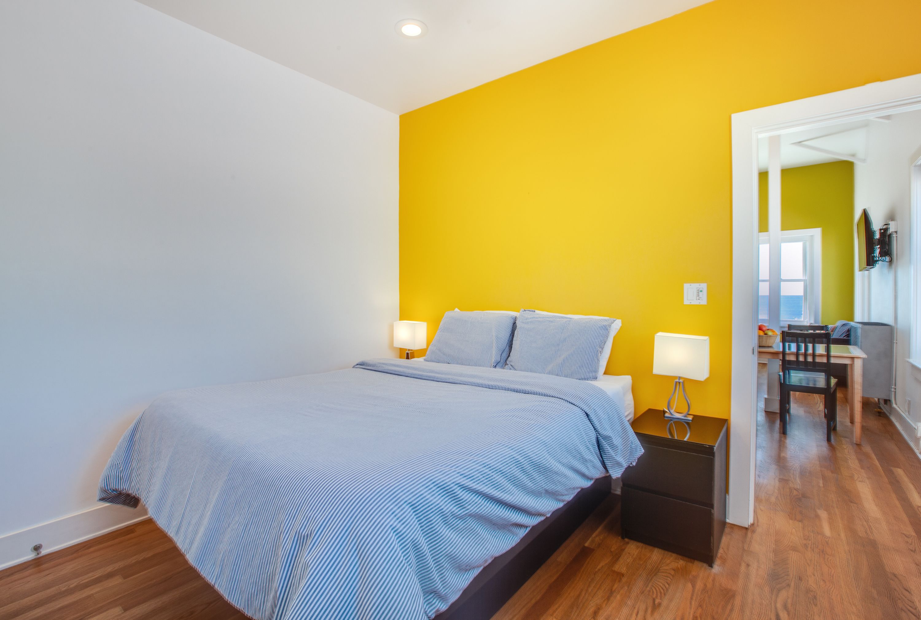 Desk, soundproofing, iron/ironing board, free WiFi