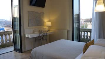 Superior-Doppelzimmer | Zimmersafe, Schreibtisch, laptopgeeigneter Arbeitsplatz