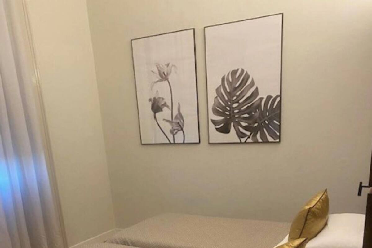 Twin Room - Disability Access | Tallelokero huoneessa, työpöytä