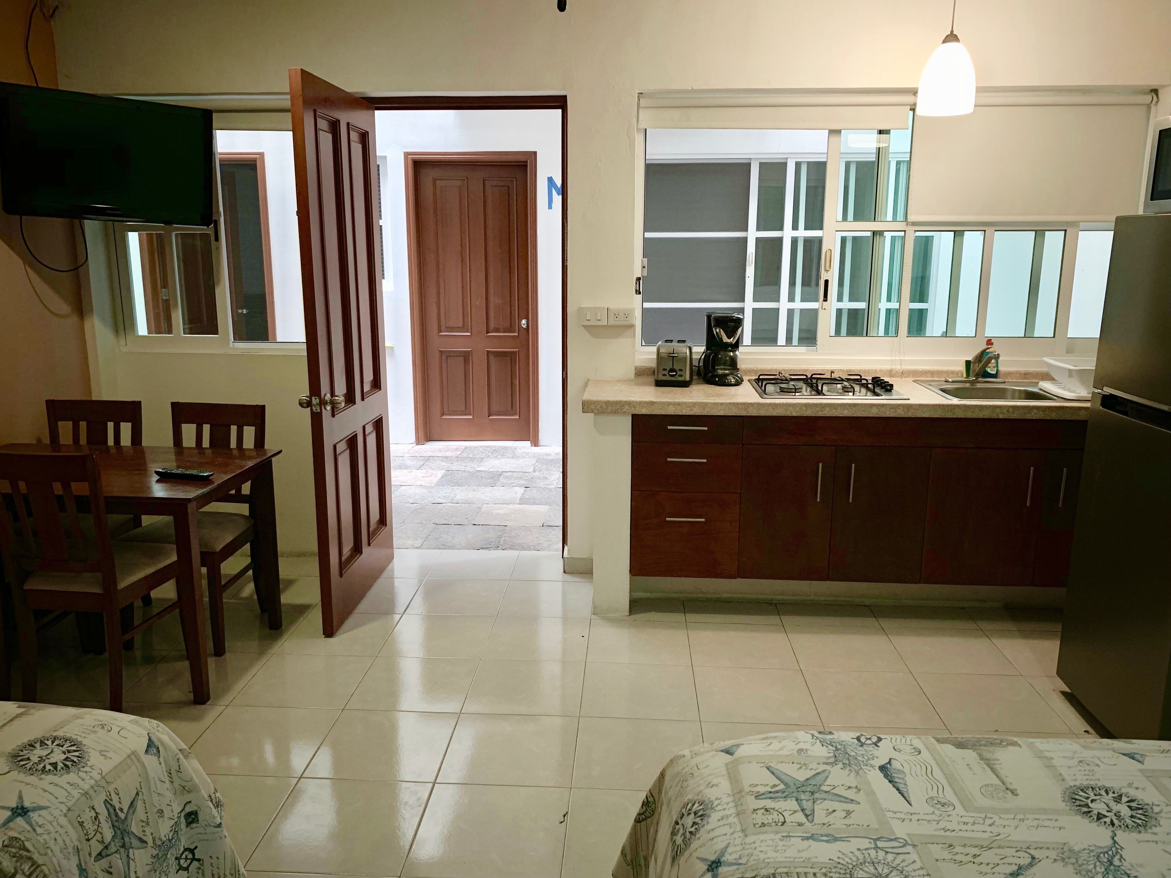 senior suite lower floor | in-room safe, free cots/infant beds, free wifi, bed sheets