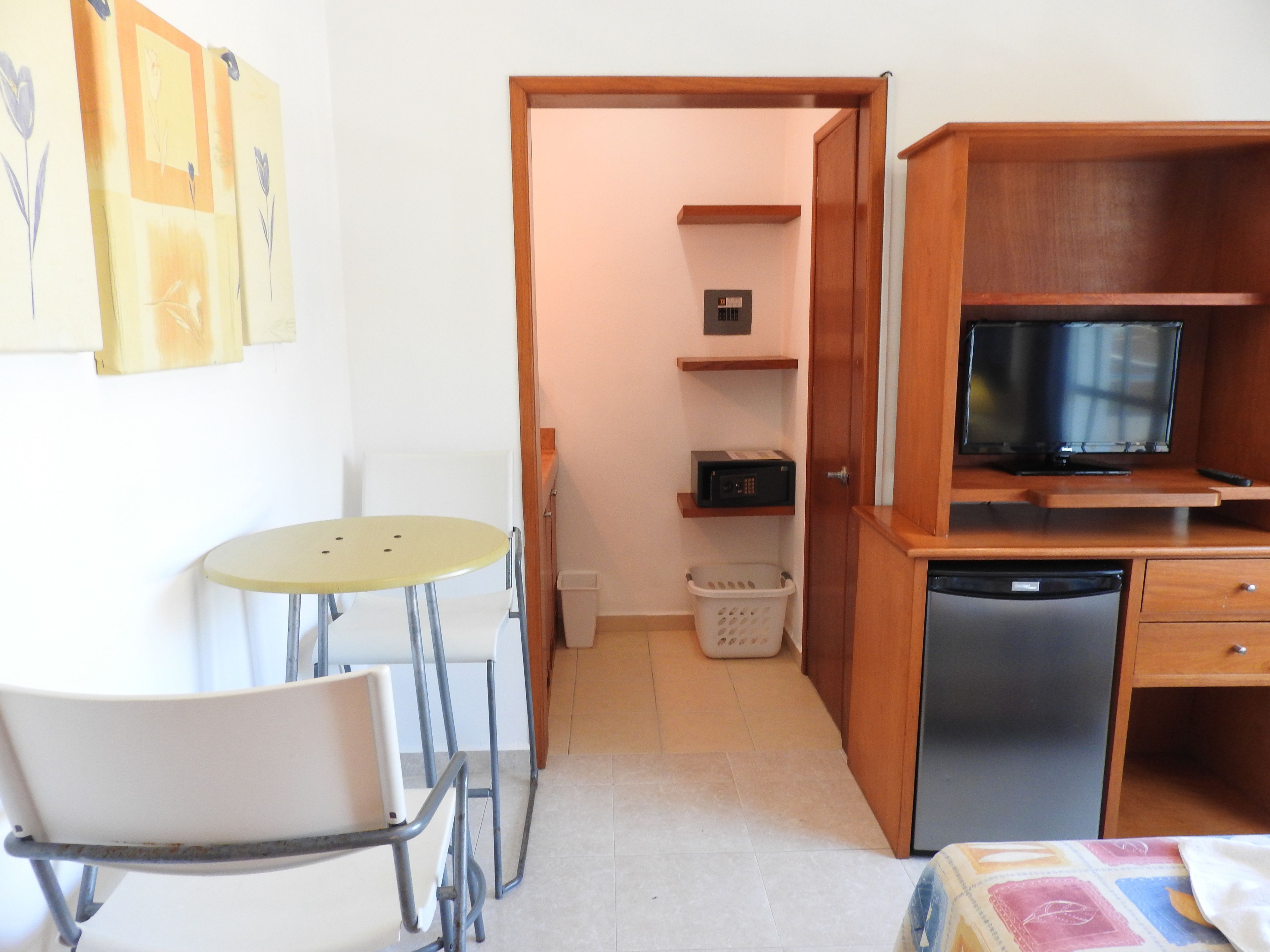 standard double room, 1 queen bed | room amenity