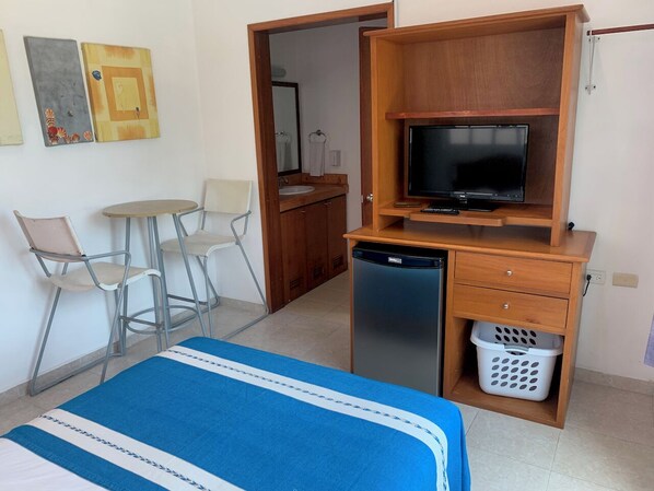 Standard Double Room, 1 Queen Bed | In-room safe, free cribs/infant beds, free WiFi, bed sheets - Hotel Xbulu-Ha (Isla Mujeres)