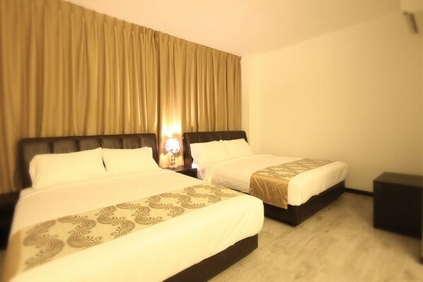 In-room safe, desk, iron/ironing board, free WiFi - Sandy Hotel (Malacca City)