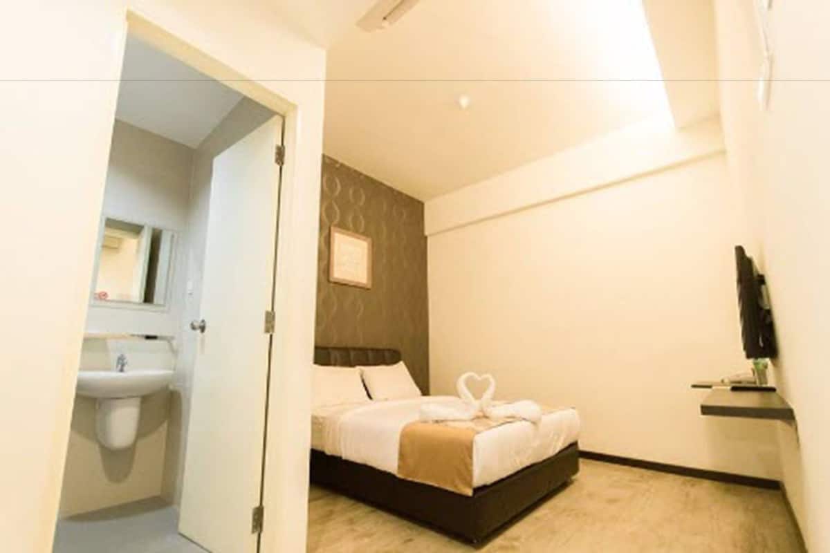 Superior Double Room | In-room safe, desk, iron/ironing board, free WiFi