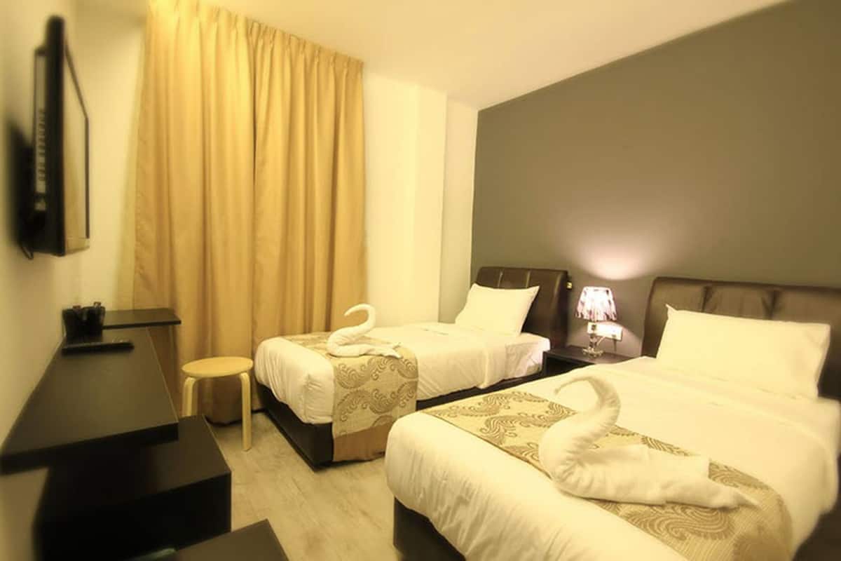 Superior Twin Room | In-room safe, desk, iron/ironing board, free WiFi