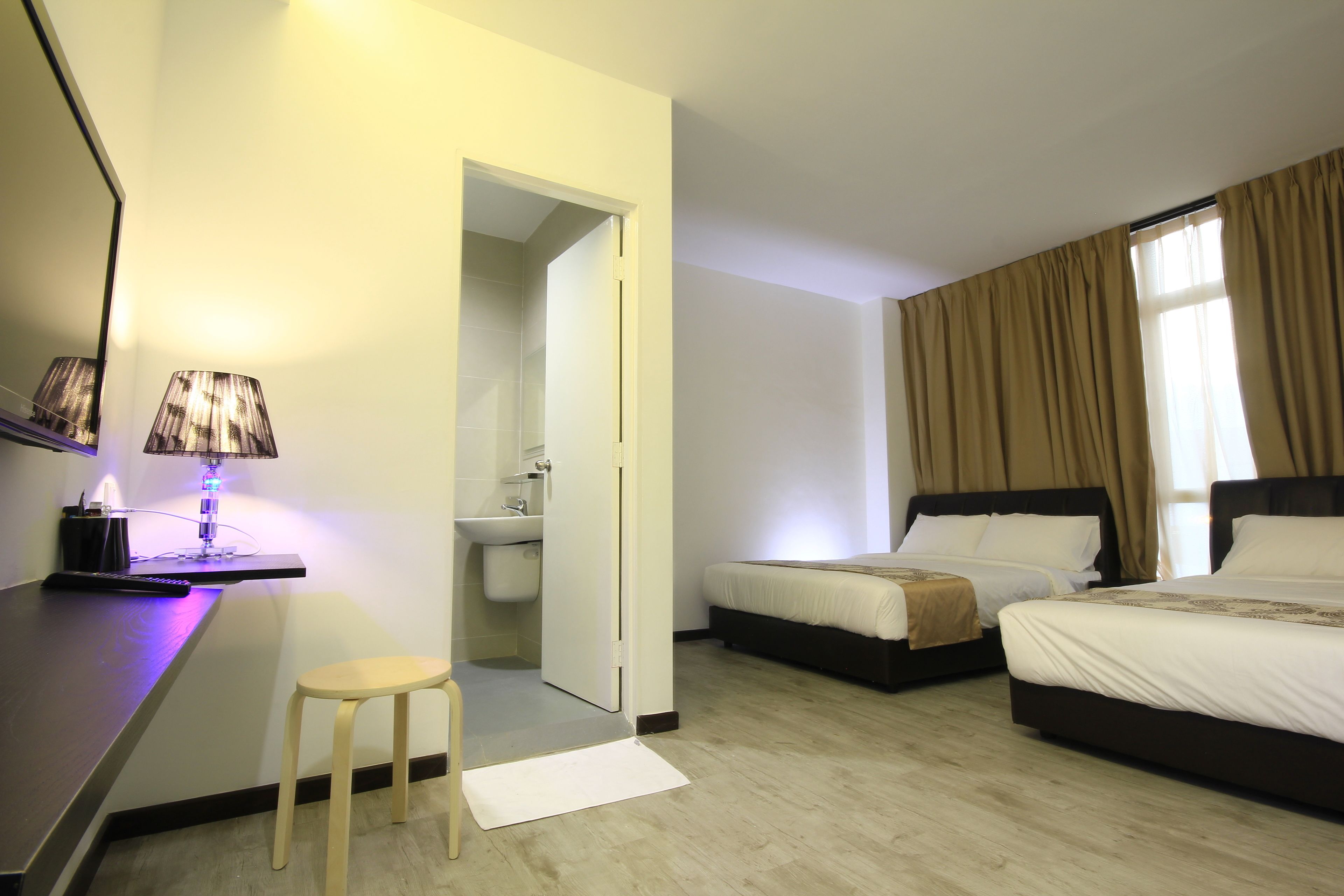 ファミリー ルーム | セーフティボックス (室内)、デスク、アイロン / アイロン台、WiFi (無料)