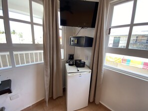 Caja de seguridad en la habitación, escritorio y wifi gratis 