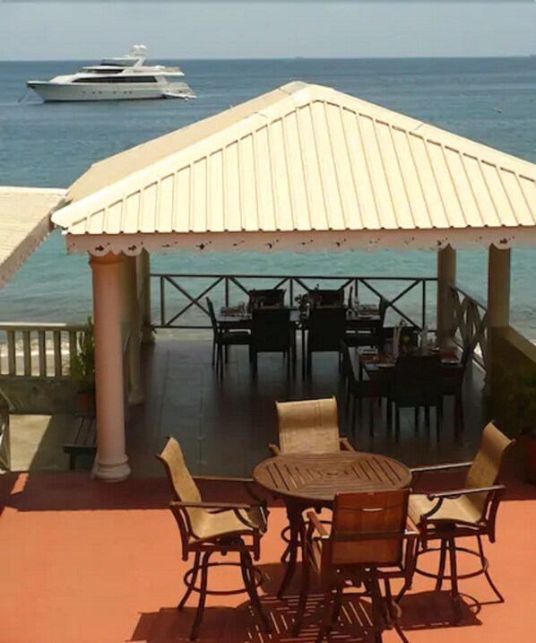 Lokale Küche, Blick aufs Meer 