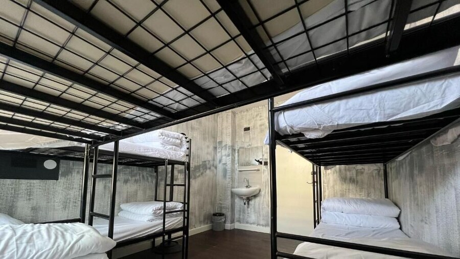 Amigo Hotel - Hostel