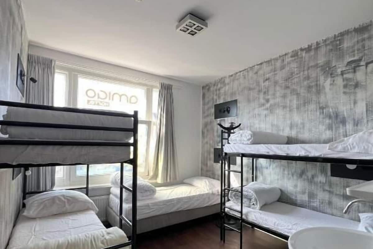 Free WiFi, bed sheets