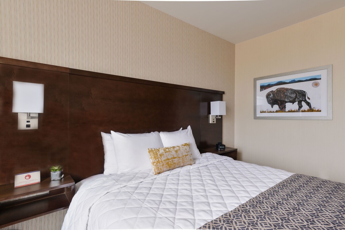 Premium bedding, pillowtop beds, in-room safe, desk