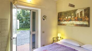 Desk, laptop workspace, iron/ironing board, free WiFi