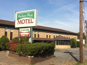 Front of property - Hudson Plaza Motel Bayonne / Jersey City (Bayonne)