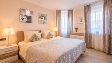 Allergivenligt sengetøj, minibar, pengeskab på værelset, skrivebord