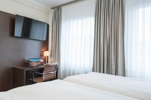 防过敏的被褥、迷你吧、客房内保险箱、办公桌