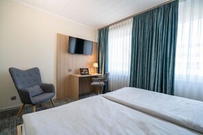 Hypo-allergenic bedding, minibar, in-room safe, desk