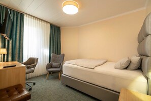 Hypo-allergenic bedding, minibar, in-room safe, desk