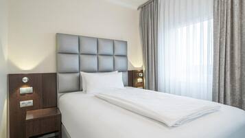 Allergikerbettwaren, Minibar, Zimmersafe, Schreibtisch