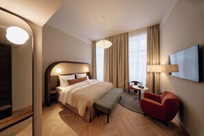 Superior Double Room | Minibar, in-room safe, individually decorated, desk - Hotel Palais Mailberger Hof (Vienna)
