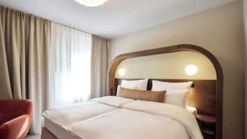 Minibar, caja de seguridad en la habitación y decoración personalizada