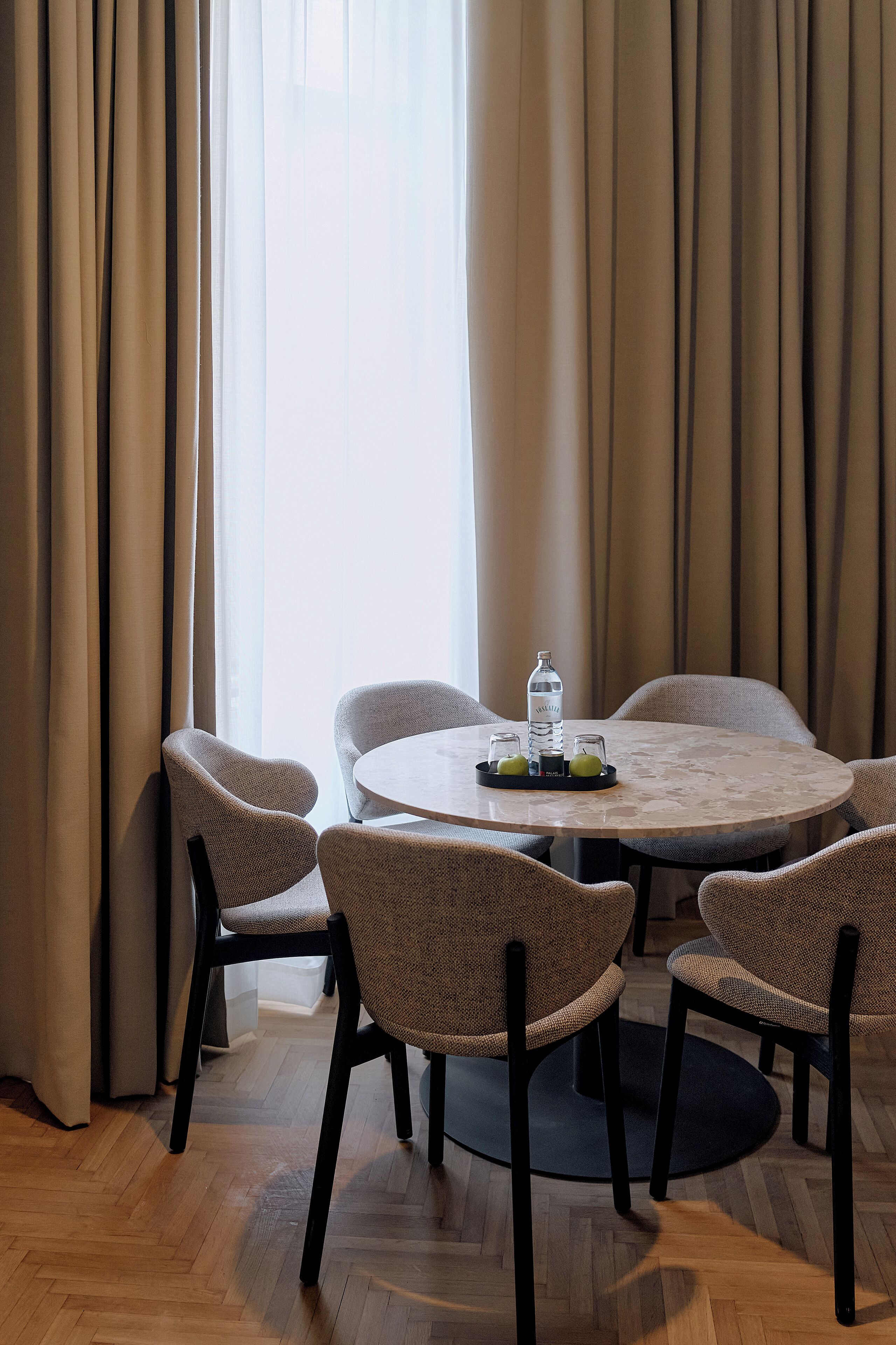 Suite | Minibar, Zimmersafe, individuell dekoriert, Schreibtisch