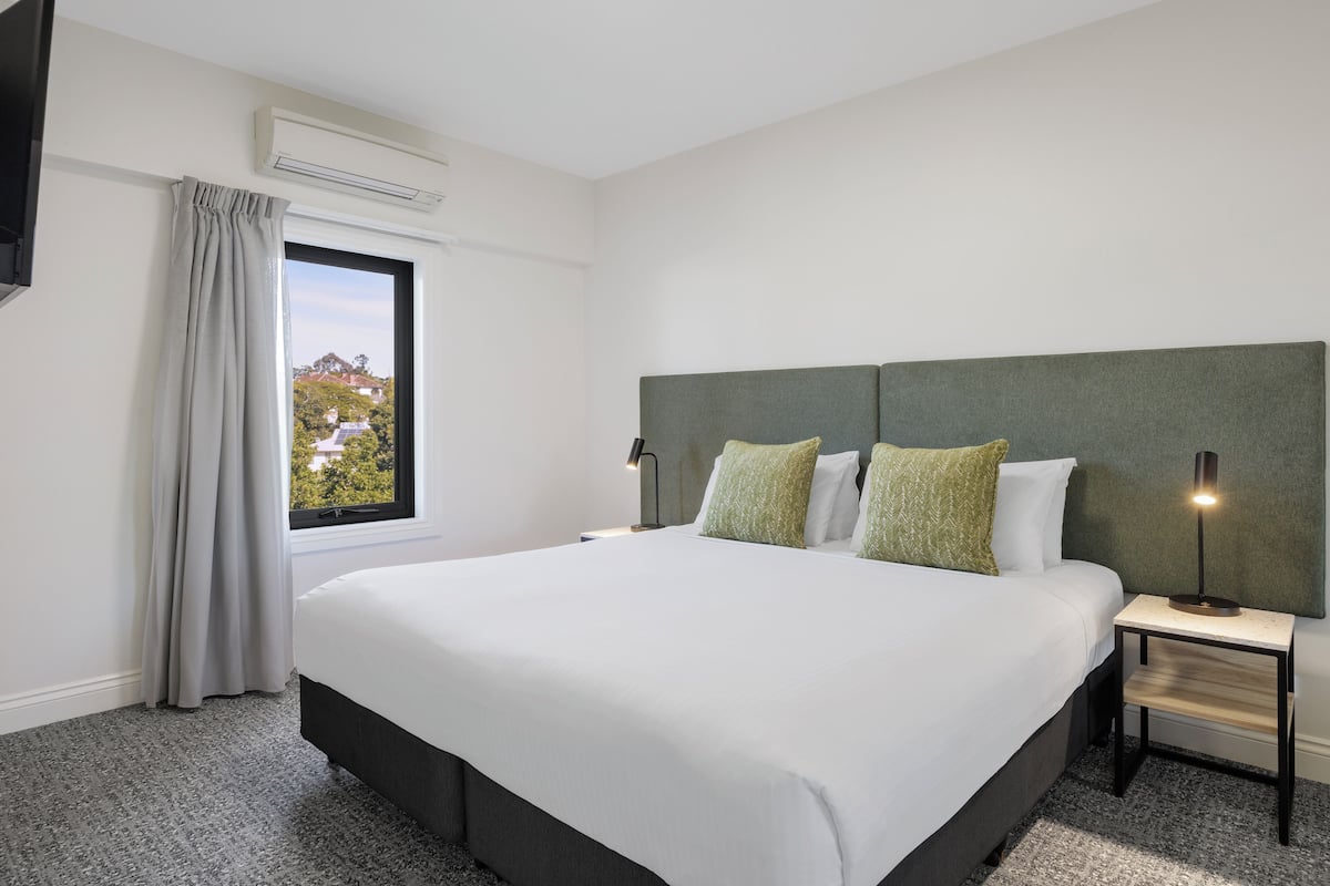 1 bedroom, in-room safe, desk, iron/ironing board