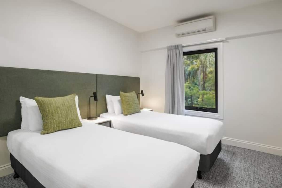 In-room safe, desk, iron/ironing board, free WiFi