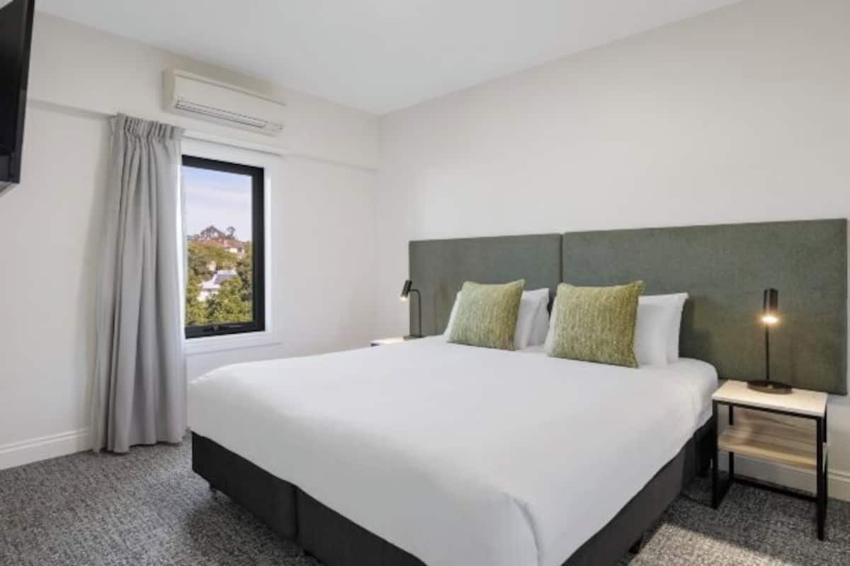 1 bedroom, in-room safe, desk, iron/ironing board