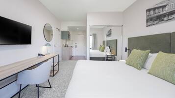 1 bedroom, in-room safe, desk, iron/ironing board