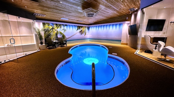 Indoor pool - Sybaris Pool Suites Indianapolis (Indianapolis)
