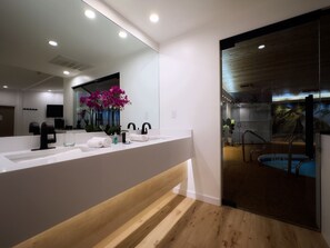 Suite | Bathroom
