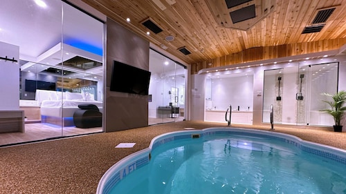 Sybaris Pool Suites Indianapolis