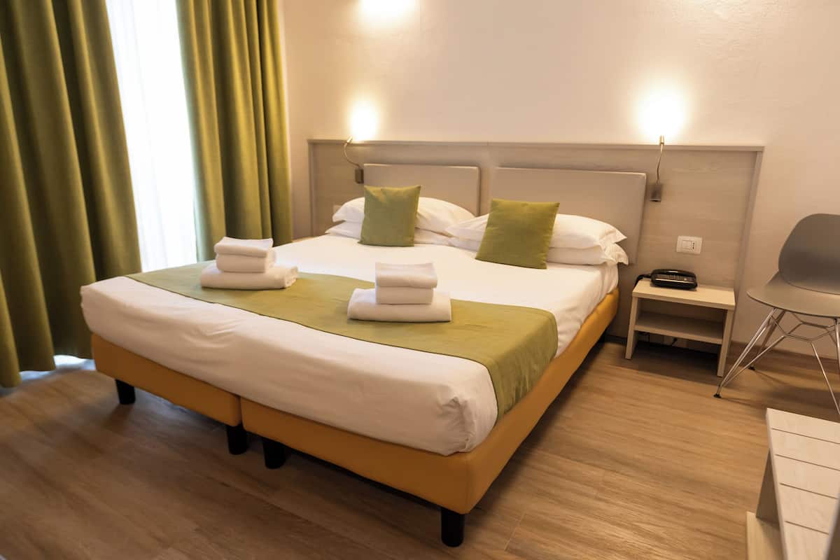 Standard Room | Premium bedding, down comforters, memory foam beds, minibar