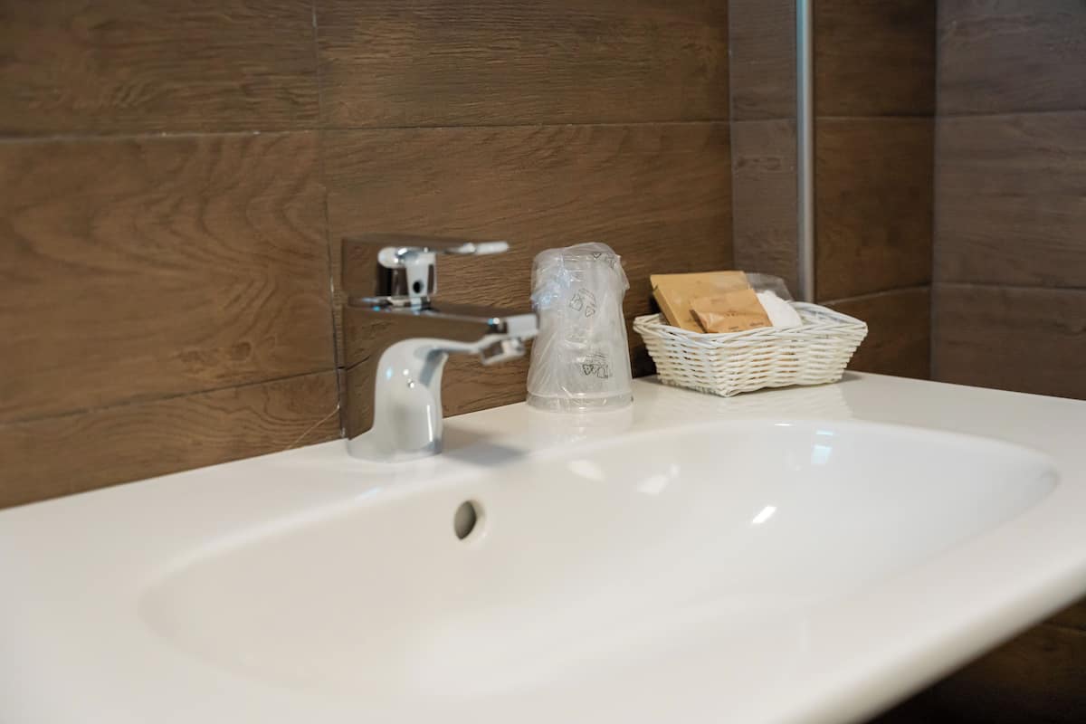 superior double room | bathroom | free toiletries, hair dryer, bathrobes, bidet