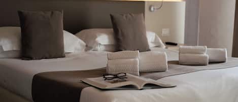 Romantic Suite, Hot Tub | Minibar, in-room safe, individually furnished, desk
