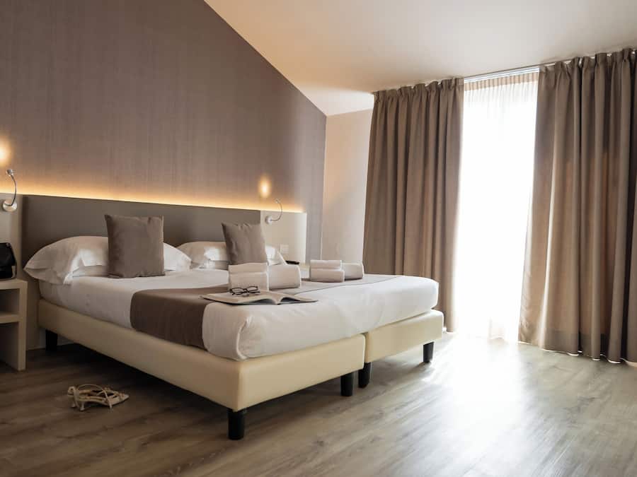 Romantic Suite, Hot Tub | Minibar, in-room safe, individually furnished, desk