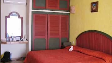 1 habitación, caja de seguridad en la habitación y ropa de cama