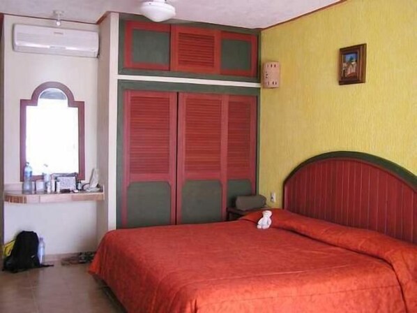 In-room safe, bed sheets