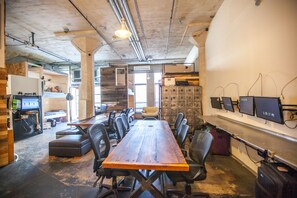 Business centre - PodShare - Hostel (Los Angeles)