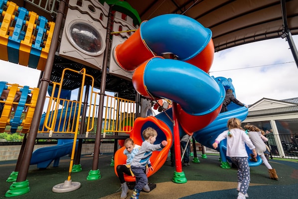 Children’s play area – outdoor