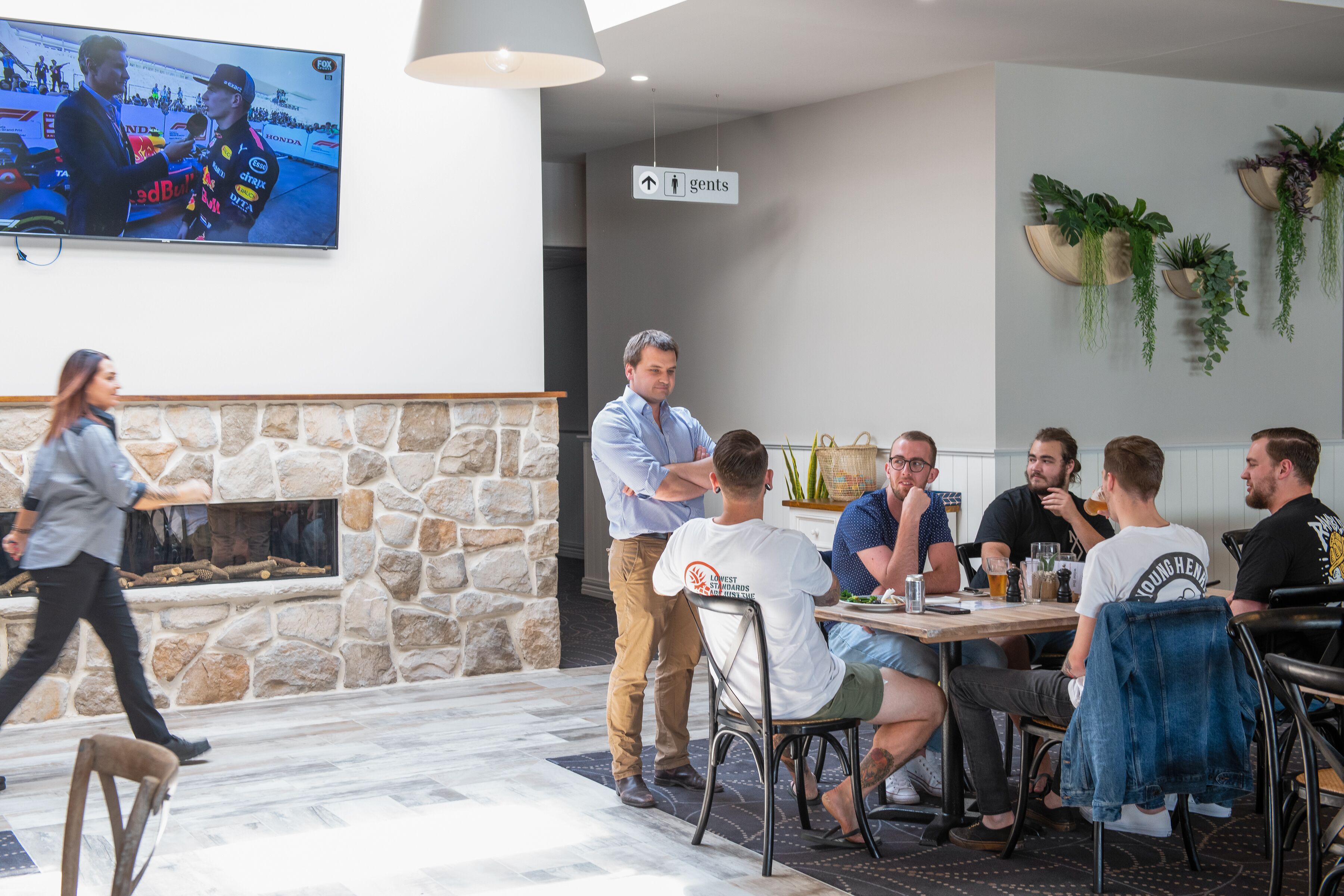 Lunch and dinner served