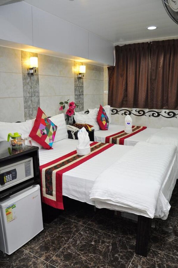 Family Room | In-room safe, iron/ironing board, free WiFi - Pearl Premium Guest House (Kowloon)