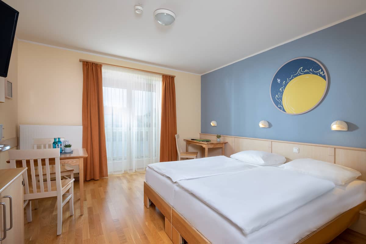 Hochwertige Bettwaren, Zimmersafe, Schreibtisch, schallisolierte Zimmer