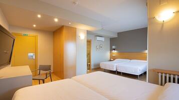 Bàn, truy cập Internet không dây miễn phí, bộ trải giường