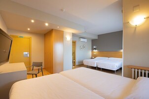 Escritorio, wifi gratis, ropa de cama