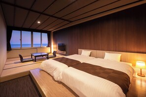 高級四人房, 2 間臥室, 非吸煙房, 海景 | 客房內保險箱、遮光布/窗簾、熨斗/熨衣板、床單