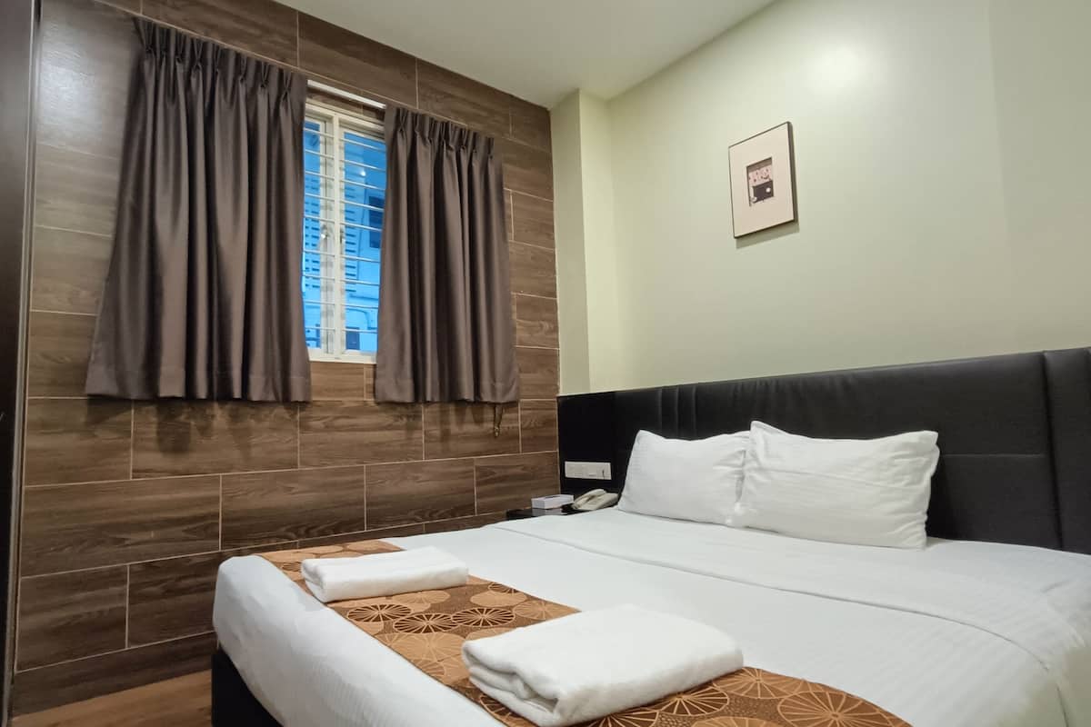 super standard | in-room safe, iron/ironing board, free wifi, bed sheets