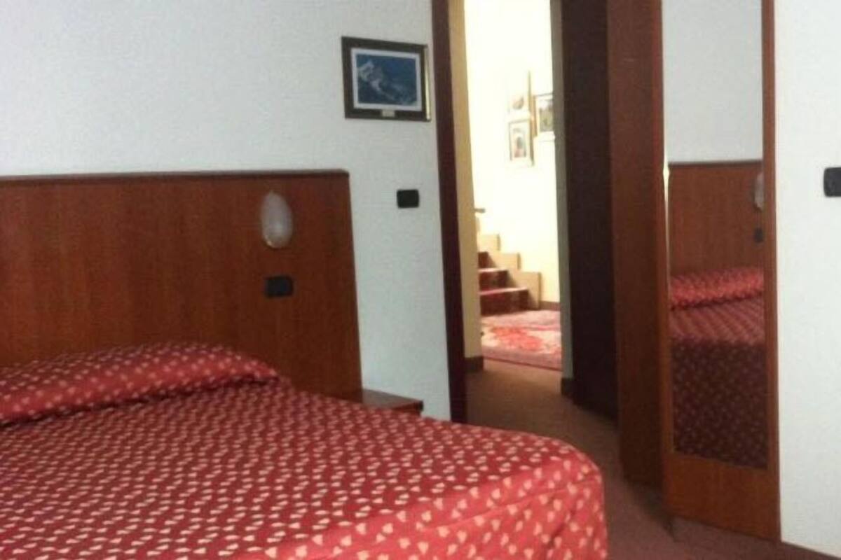 Standard Double Room | In-room safe, cribs/infant beds, free WiFi